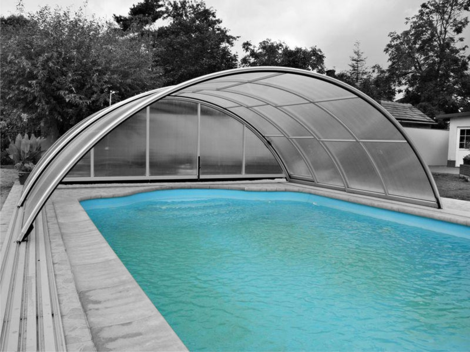 Un modo inteligente de decorar tu patio y tu piscina